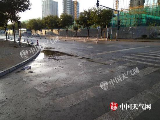  8月3日，北京房山长阳积水退后，满地狼藉。