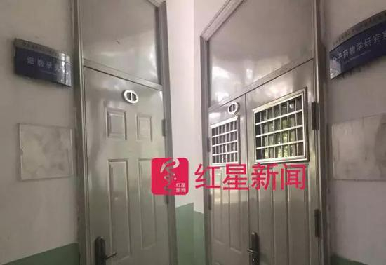 ▲韩春雨的两间实验室大门紧闭