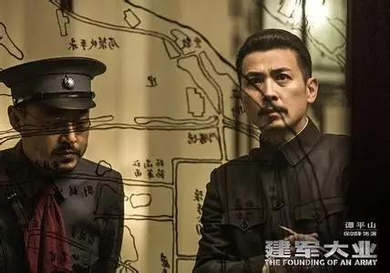 △保剑锋（右）