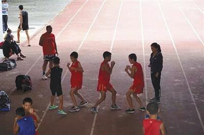 孩子们在阿坝州马尔康场馆训练。曹宗文 姜胜南 摄