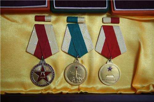 八一、独立自由、解放三大奖章（刘源隆摄）