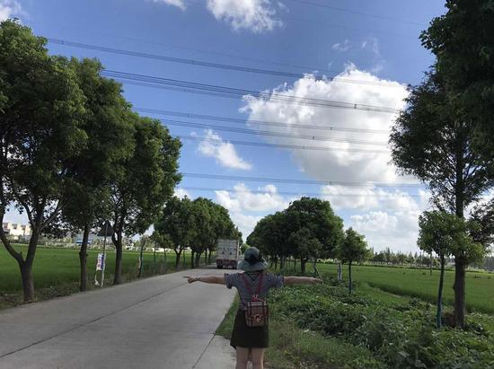 旅行中的朱燕（图片由本人提供）