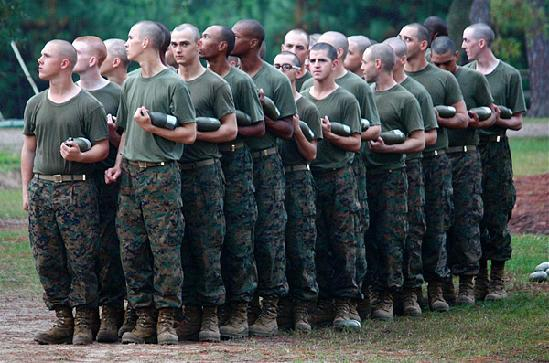 &nbsp;资料图：美国海军陆战队的新兵训练营。