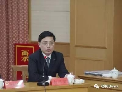 　　彭沉雷，男，汉族，1962年11月生，北京市人，在职研究生，法学博士，高级经济师，1984年11月加入中国共产党，1982年9月参加工作。