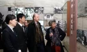 还有美国前驻华大使骆家辉。