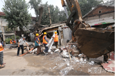 图：拆违现场图