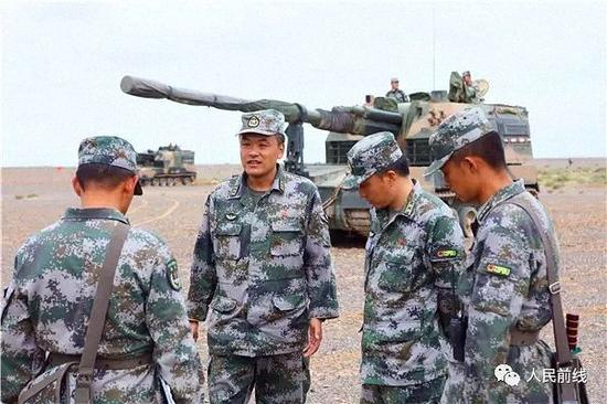 今年7月，黄竞带队在酒泉演习资料照片。