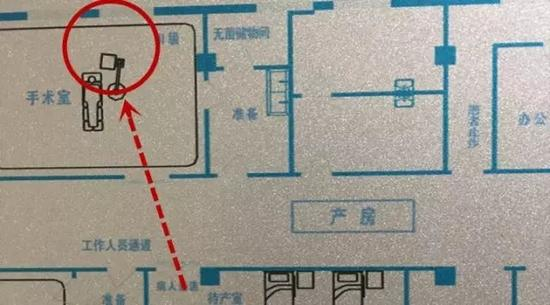 ▲产妇从待产室走出，至备用手术室跳楼。