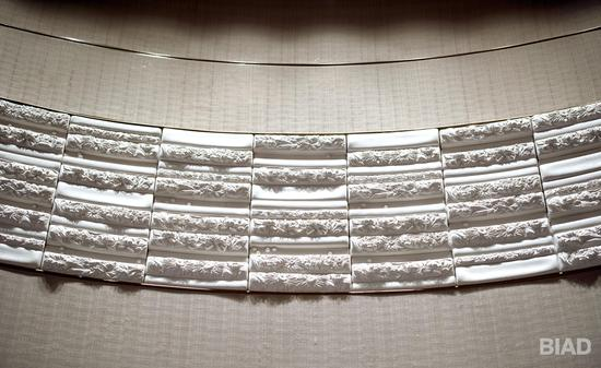 德化瓷制成的金砖五国国花。北京市建筑设计研究院有限公司供图 千龙网发