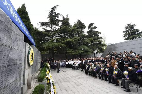 ▲资料图片：4月4日，南京大屠杀幸存者及死难者遗属举行清明家祭。