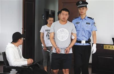 昨日，路某三人被带入法庭受审，他们被指控在5个月时间里，假借高薪招模特、演员骗取40名应聘者等22万余元。