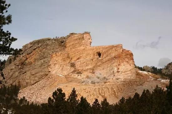 疯马巨型雕像。图片来源：东方IC