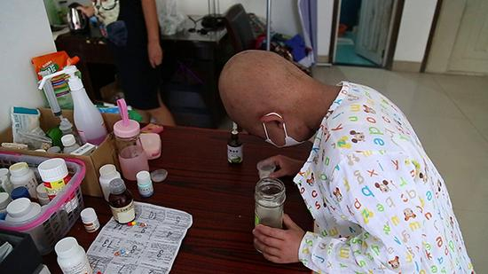 什么时候该吃哪种药，宸宸现在可以自己配药。