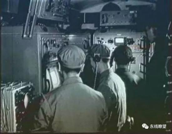 操纵员迅速上报空情