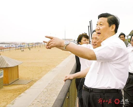 2007年6月12日，习近平在金山区调研，了解郊区旅游业发展情况。