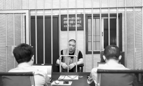  江苏省常州市武进区城市管理局户外广告管理科原科长丁鑫（资料图）