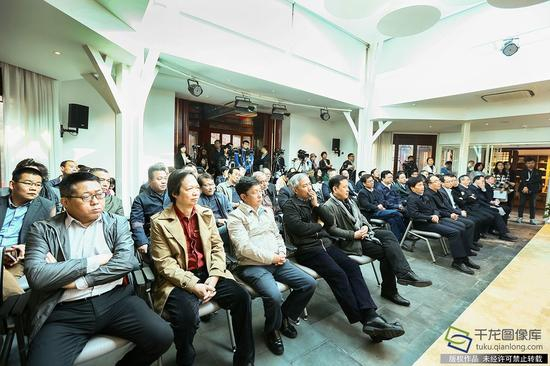 　　10月12日下午，第二届“北京十月文学月”启动暨“十月签约作家”计划发布活动在十月文学院本部佑圣寺举行。千龙网记者 许珠珠摄