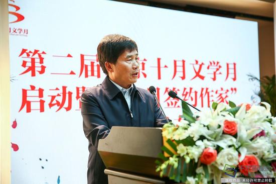 　　北京市委常委、宣传部部长杜飞进在讲话中强调，希望北京作家和出版人始终牢记文化使命，努力创作出无愧于时代的扛鼎之作、传世之作。希望相关部门加强服务引导，为北京文学的繁荣发展创造良好环境。千龙网记者 许珠珠摄