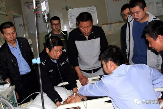 吴微被送至医院进行抢救。