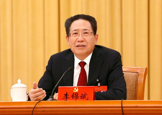 10月18日下午，十九大代表、省委书记李锦斌在讨论党的十九大报告时发言。记者 徐国康 吴文兵 摄