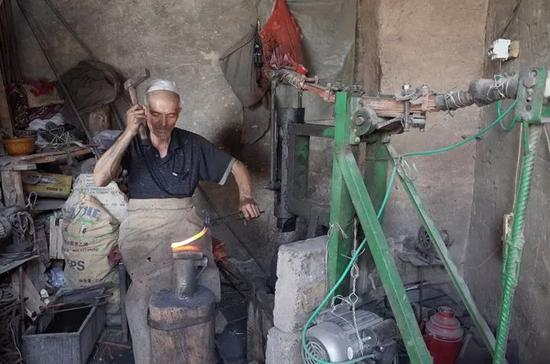 张景镜头下的手艺人。图片来自网络