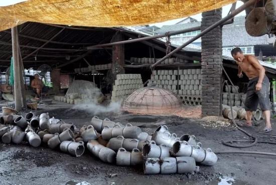 四川雅安荥经砂器。