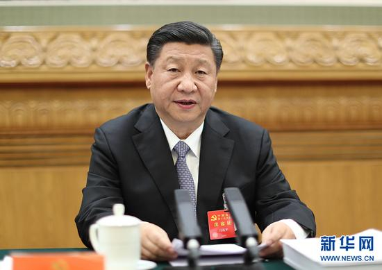 　　10月20日，中国共产党第十九次全国代表大会主席团在北京人民大会堂举行第二次会议。习近平同志主持会议。新华社记者 鞠鹏 摄&nbsp; 