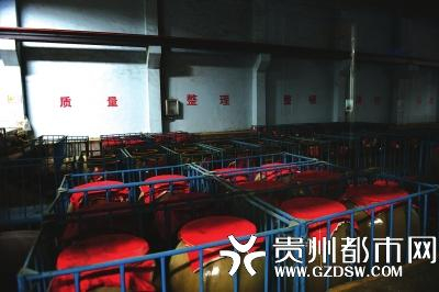 岩博酒采用传统的土坛发酵。