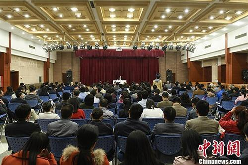  10月26日，国务院侨办召开学习贯彻党的十九大精神专题会议，党组书记许又声传达十九大精神并提出学习贯彻要求。 中新社记者 崔楠 摄