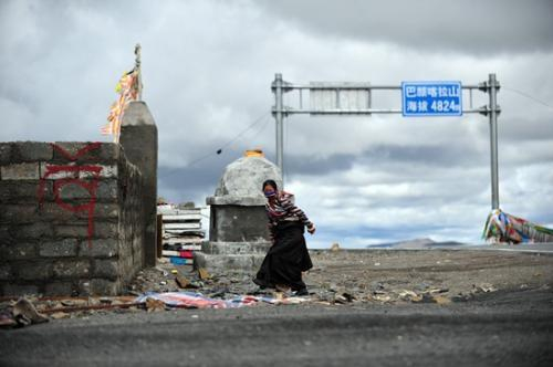 巴颜喀拉山上的生态管护员 彭年/摄