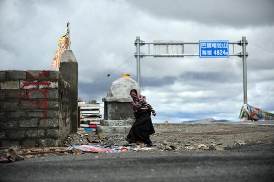 巴颜喀拉山上的生态管护员&nbsp;彭年/摄