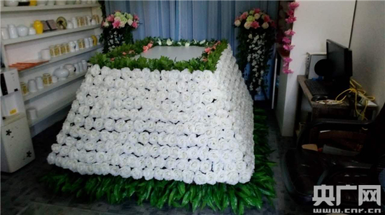 价值8999元的宠物遗体告别台