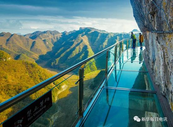  朱砂古镇悬崖玻璃栈道 采访对象供图