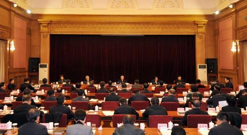 　　省委、省人大常委会、省政府、省政协机关负责同志，省直有关部门和中省直新闻单位主要负责同志列席会议。