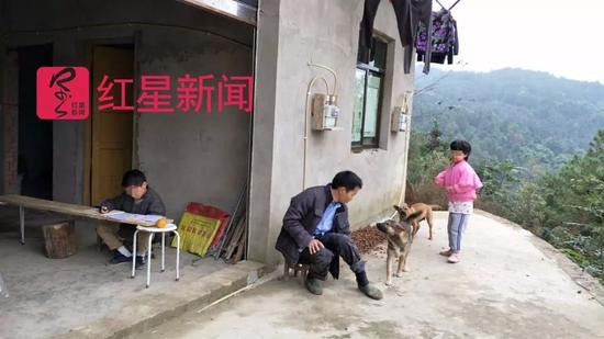  ▲刘长城、小恩、小恩妹妹。图片来源：红星新闻