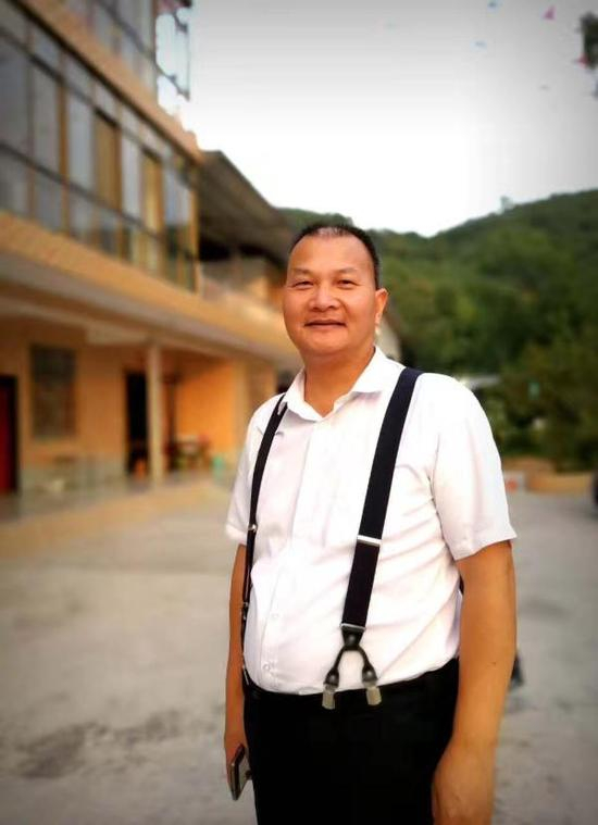 “上官凤笠”近照。