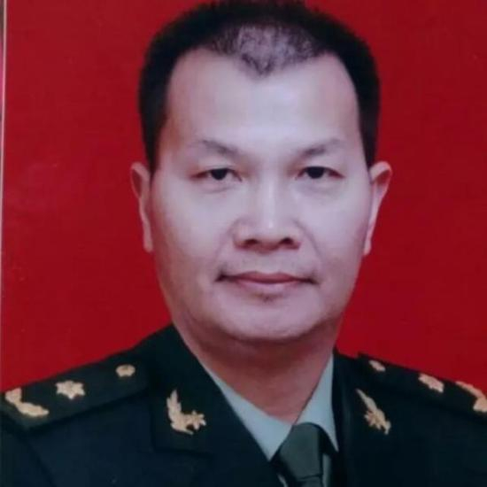 “上官凤笠”使用过的微信头像。