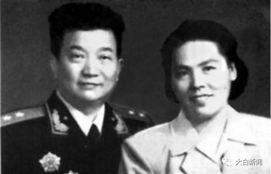 李雪三与柏曼卿的合影（资料图）