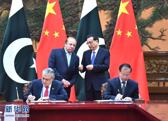 今年5月13日，中巴双方签署经济技术等领域合作文件&nbsp; 图：新华网