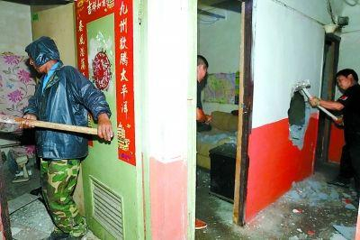 今年7月，丰台区南苑街道对2354平方米的违法“隔断房”进行依法拆除。