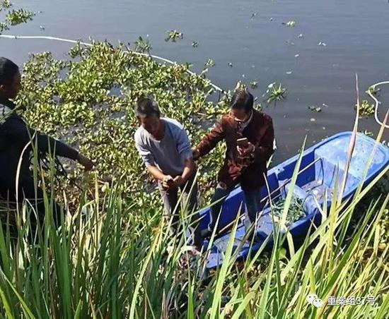  ▲戴某花溺亡处打捞现场。 &nbsp; &nbsp;图片来源\潇湘晨报