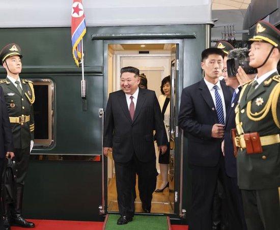 朝鲜劳动党总书记、国务委员长金正恩抵达北京