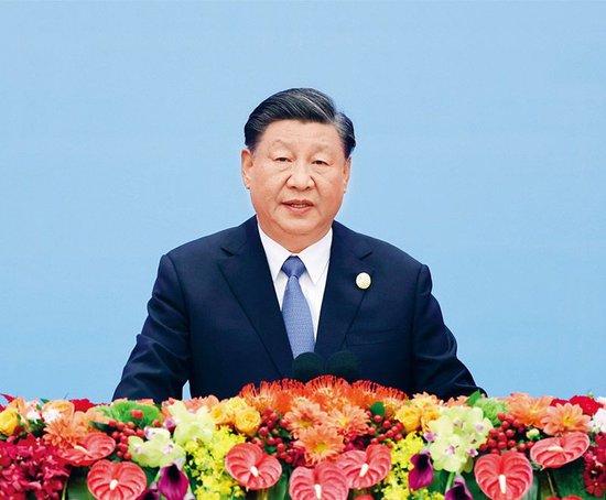 2023年10月18日上午,国家主席习近平在北京人民大会堂出席第三届“一带一路”国际合作高峰论坛开幕式并发表题为《建设开放包容、互联互通、共同发展的世界》的主旨演讲。 新华社记者 王晔/摄