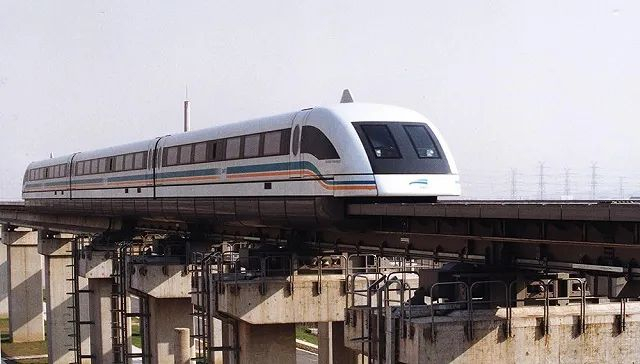  上海磁悬浮列车。图片来源：视觉中国