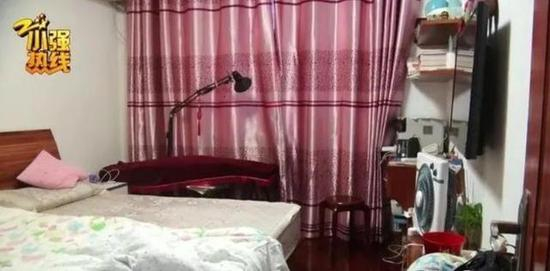 杭州江干区三堡北苑4幢802室，据称来女士就在这张大床上遇害