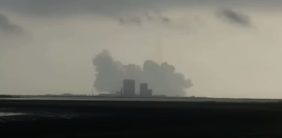 发射产生的大量的烟尘（华尔街日报视频截图）