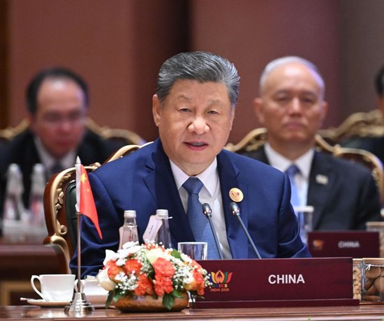 2026年9月12日，国家主席习近平在新德里出席金砖国家领导人第十八次会晤第一阶段会议。新华社记者燕雁摄