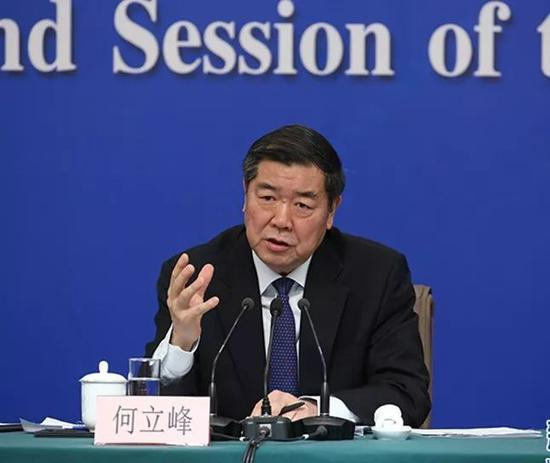 　　何立峰记者会上回答记者提问