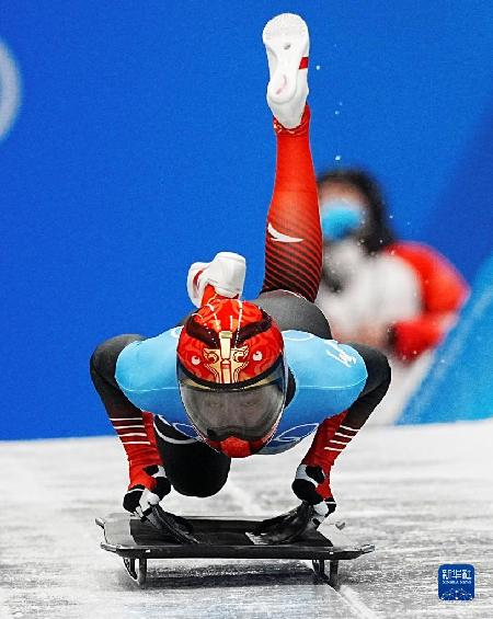 殷正在比赛中出发（新华社记者 贺长山 摄）