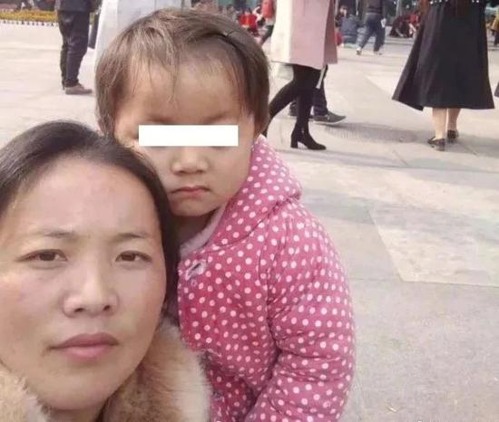 小凤雅与母亲杨美琴